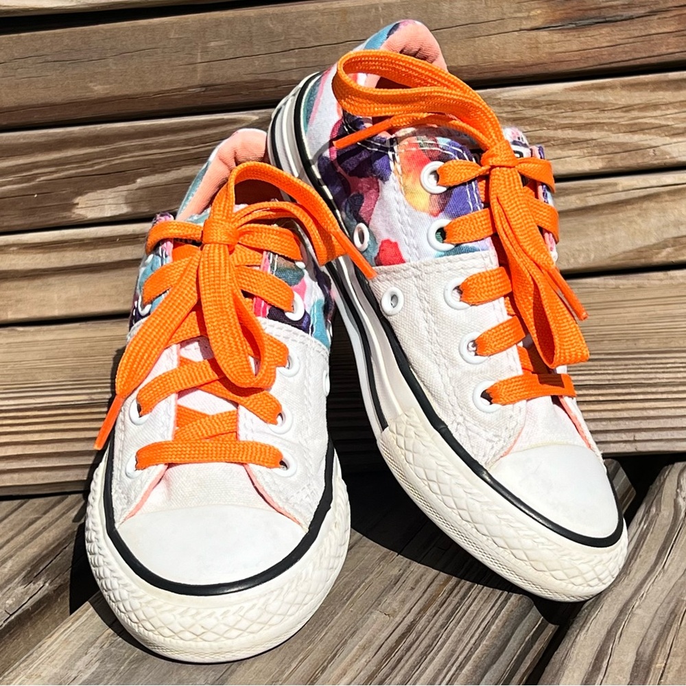 - Converse Sz 11 Paint Blot White Sneakers Orange Laces! EUC!
